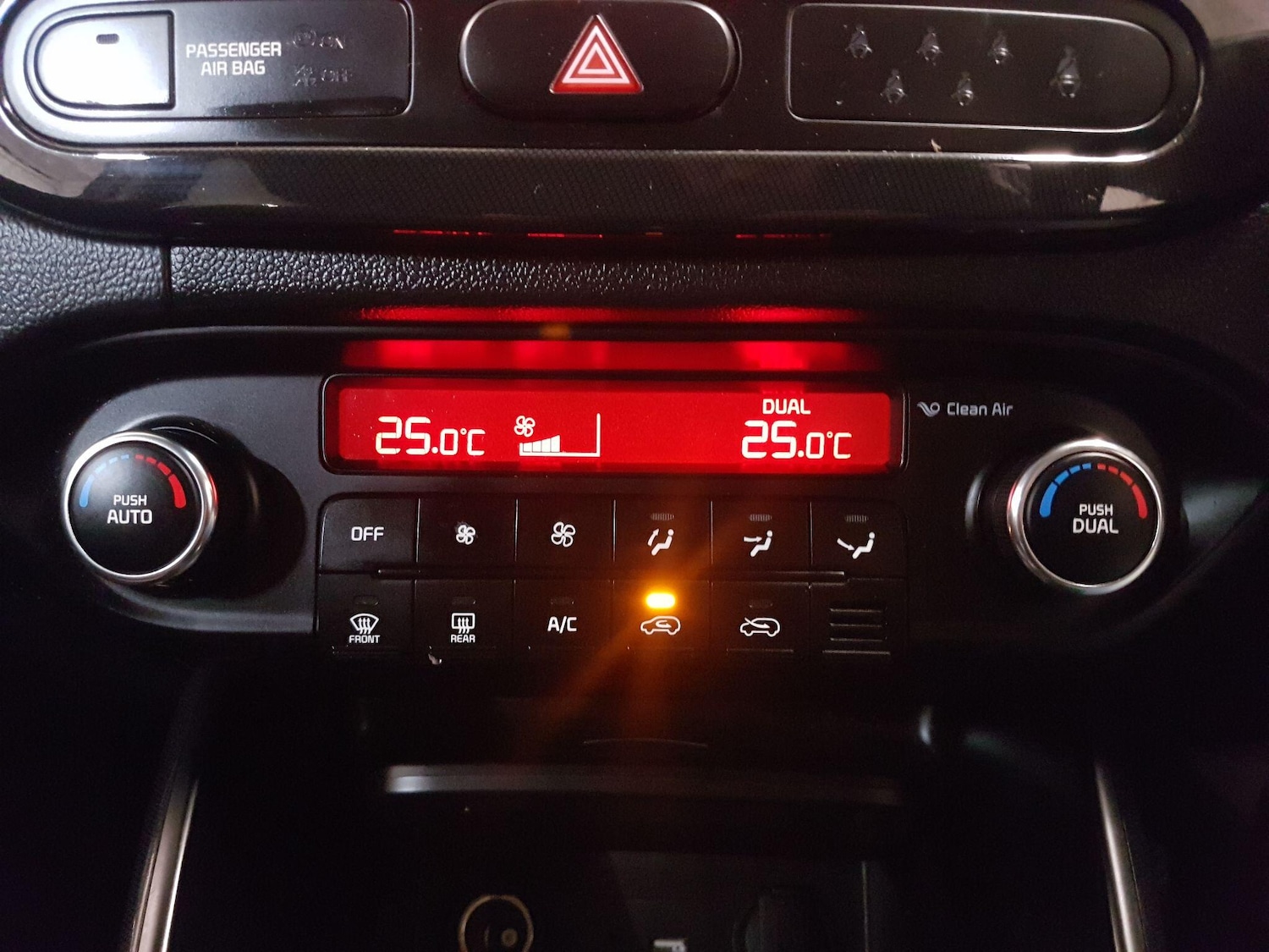 Used Kia Carens 2015 for sale - 76522063: Photo 33