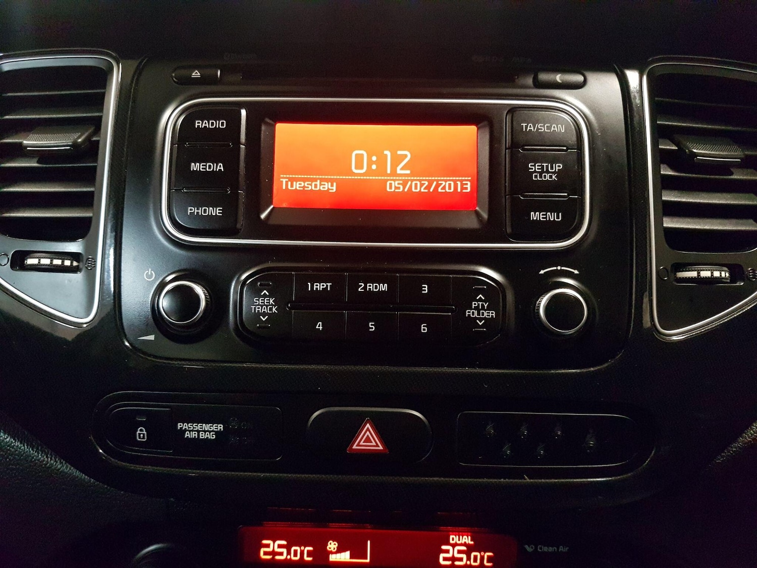 Used Kia Carens 2015 for sale - 76522063: Photo 34