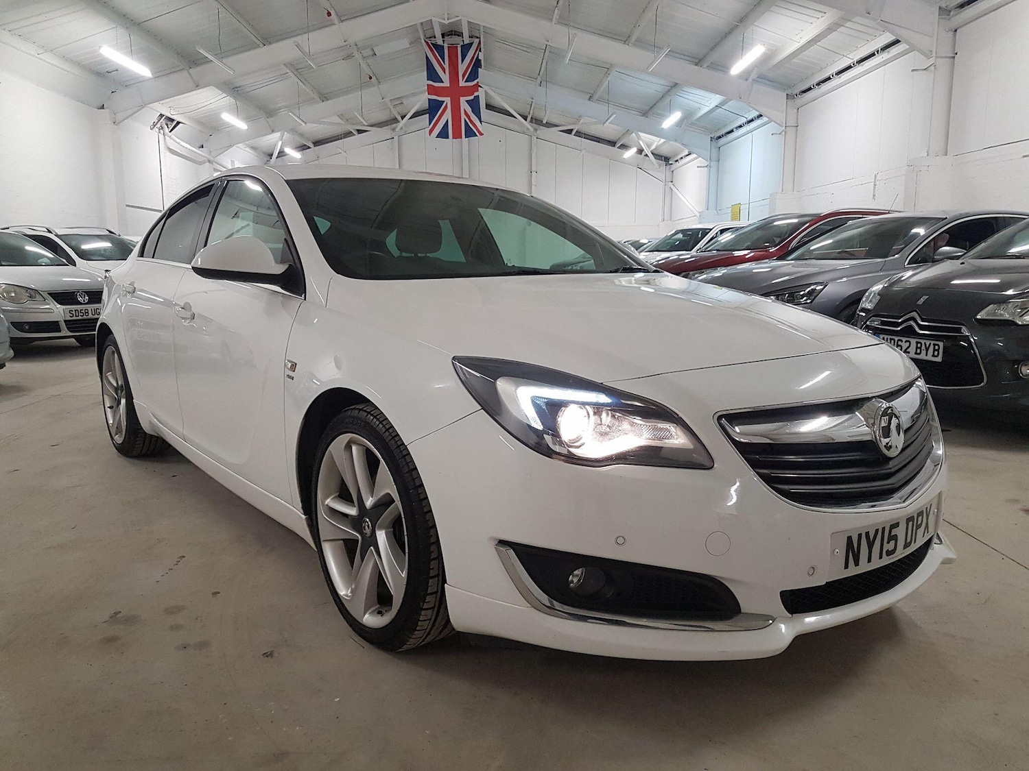 Used Vauxhall Insignia 2015 for sale - 76472667: Photo 1