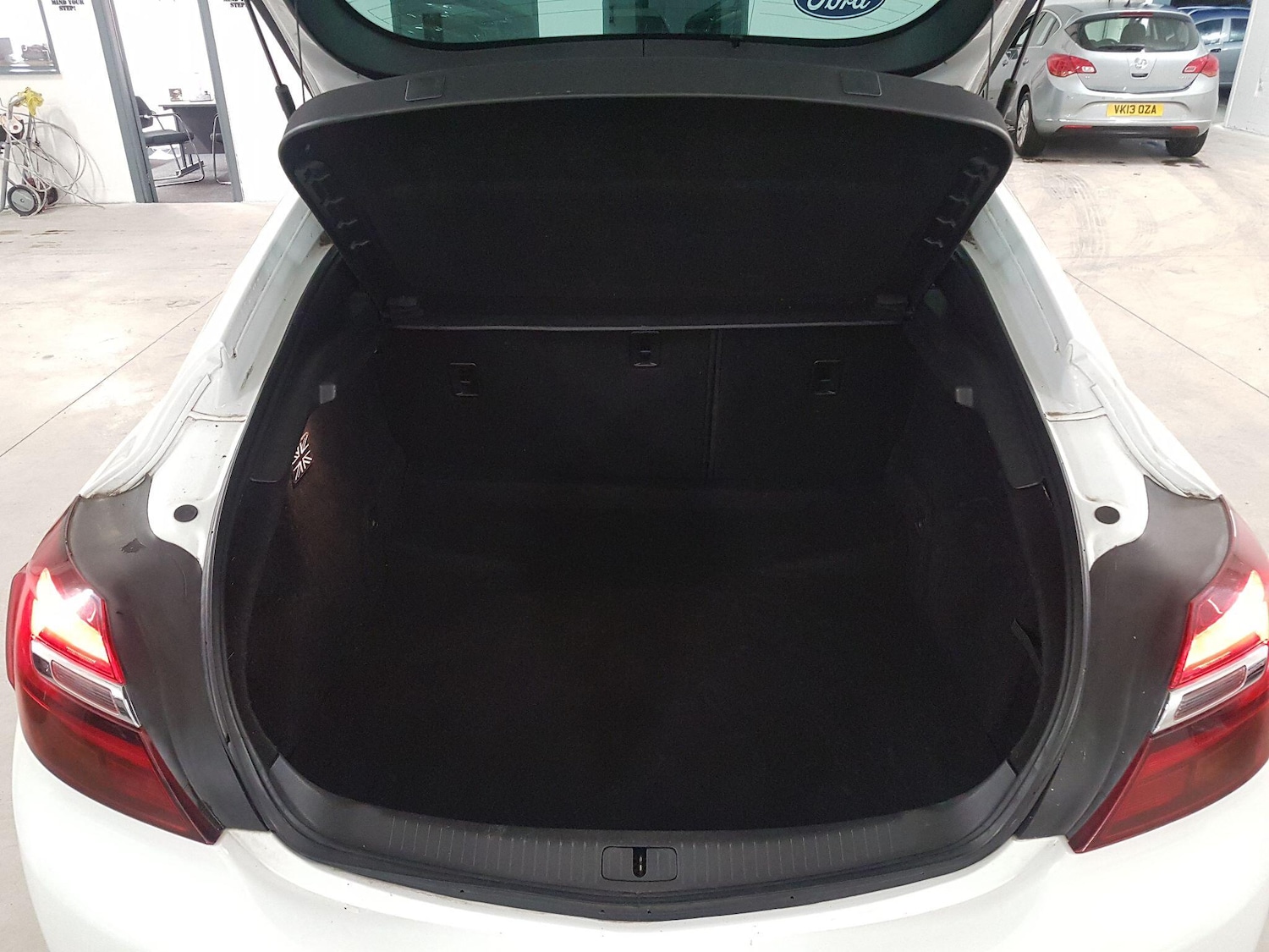 Used Vauxhall Insignia 2015 for sale - 76472667: Photo 38