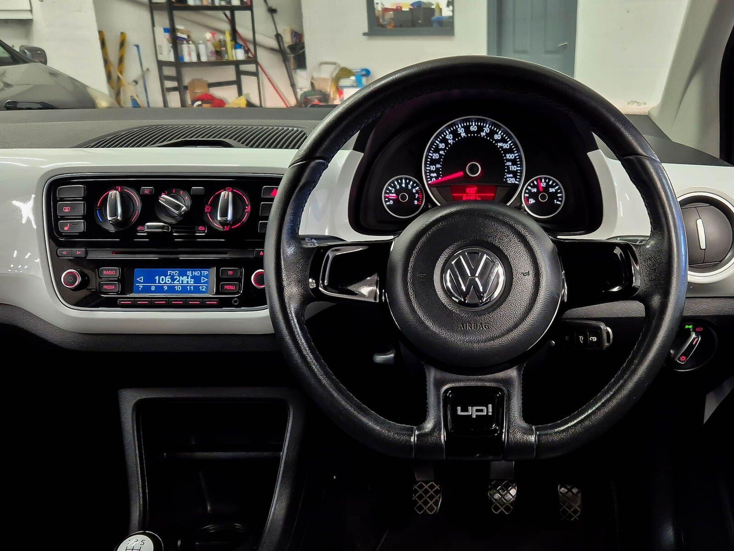 Used Volkswagen up! 2012 for sale - 77737870: Photo 2