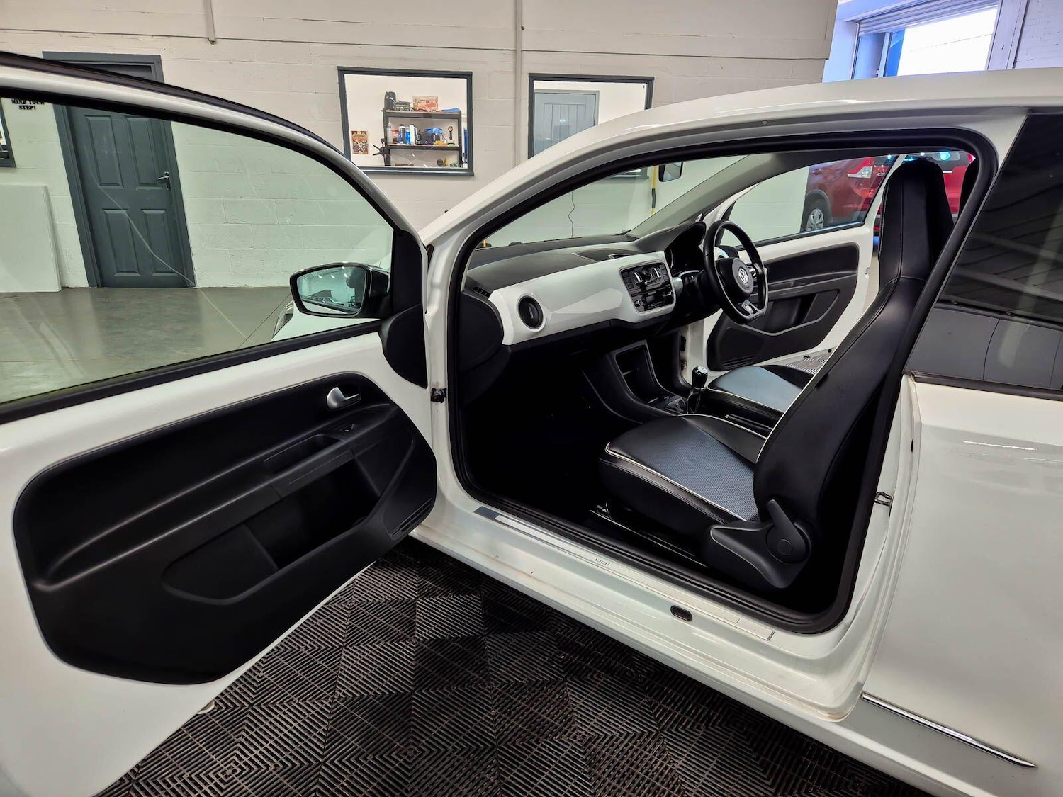 Used Volkswagen up! 2012 for sale - 77737870: Photo 31