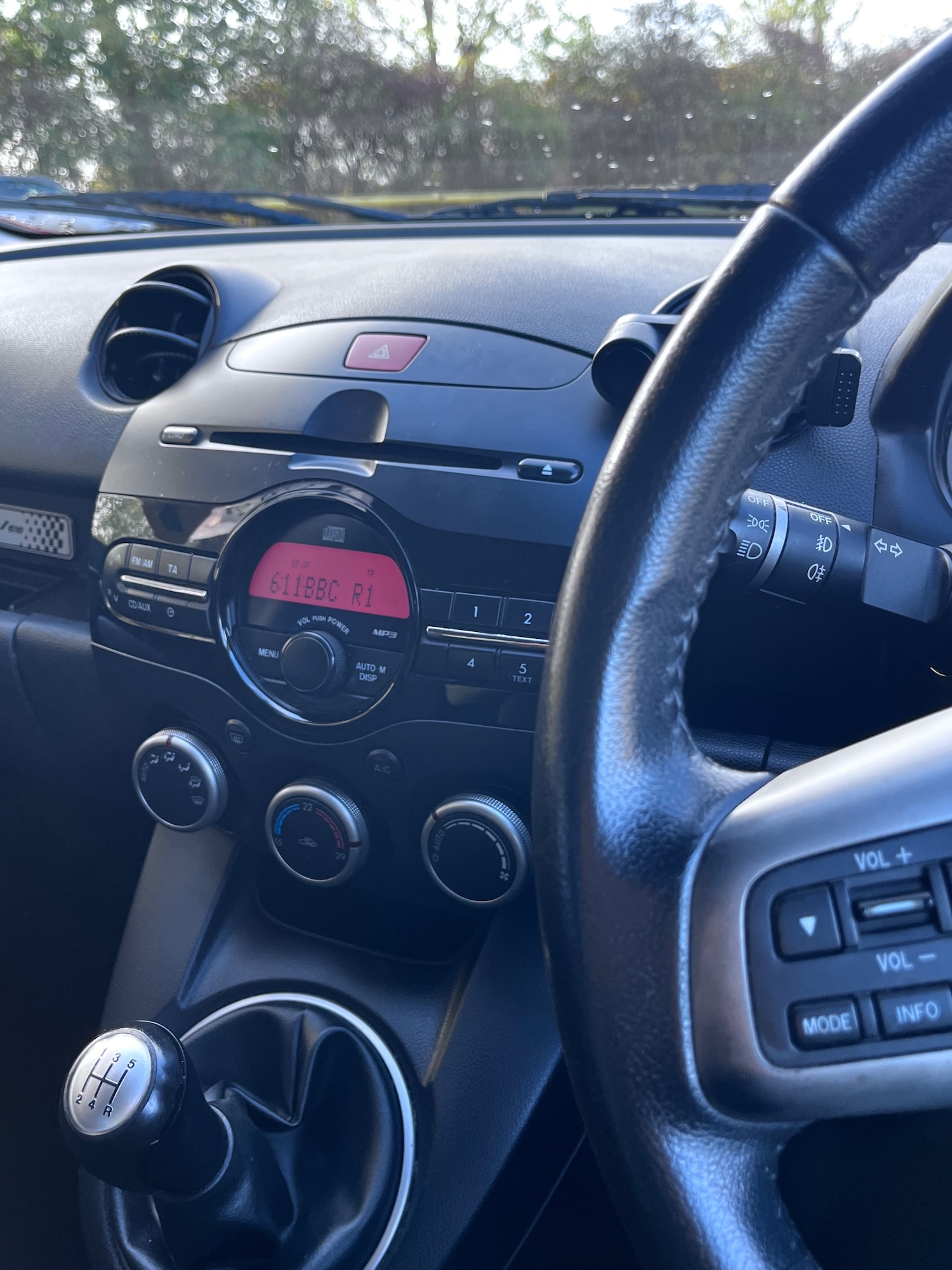 Used Mazda Mazda2 2011 for sale - 76352591: Photo 16