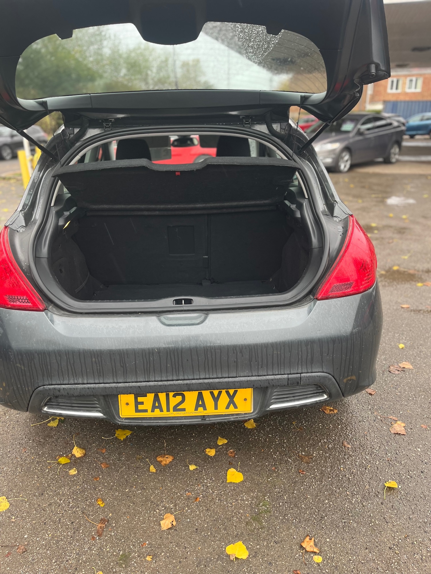 Used Peugeot 308 2012 for sale - 76143917: Photo 8