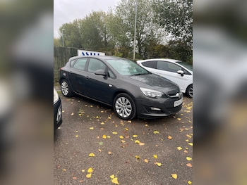 Used Vauxhall Astra 2014 for sale - 76143337: Photo 2