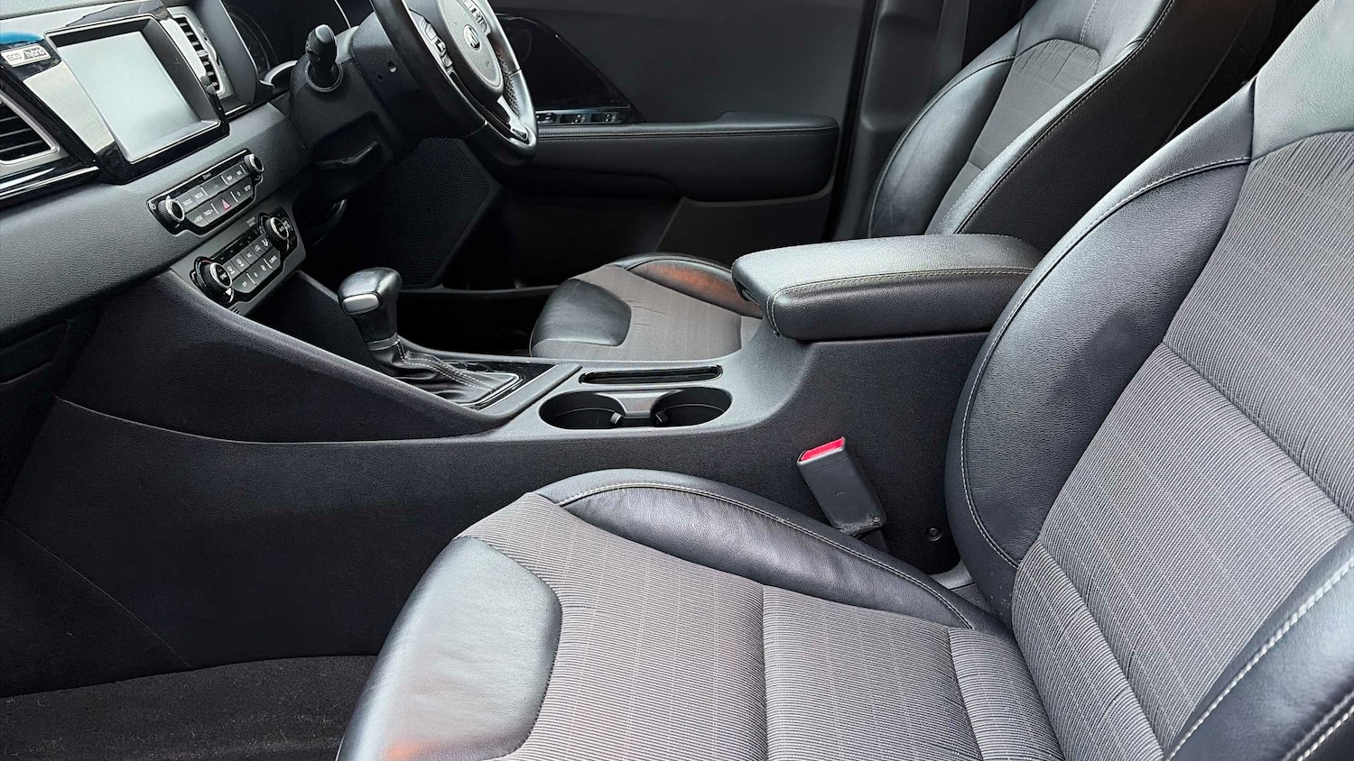 Used Kia Niro 2018 for sale - 77158449: Photo 9