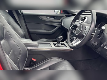 Used Jaguar XE 2019 for sale - 77333934: Photo