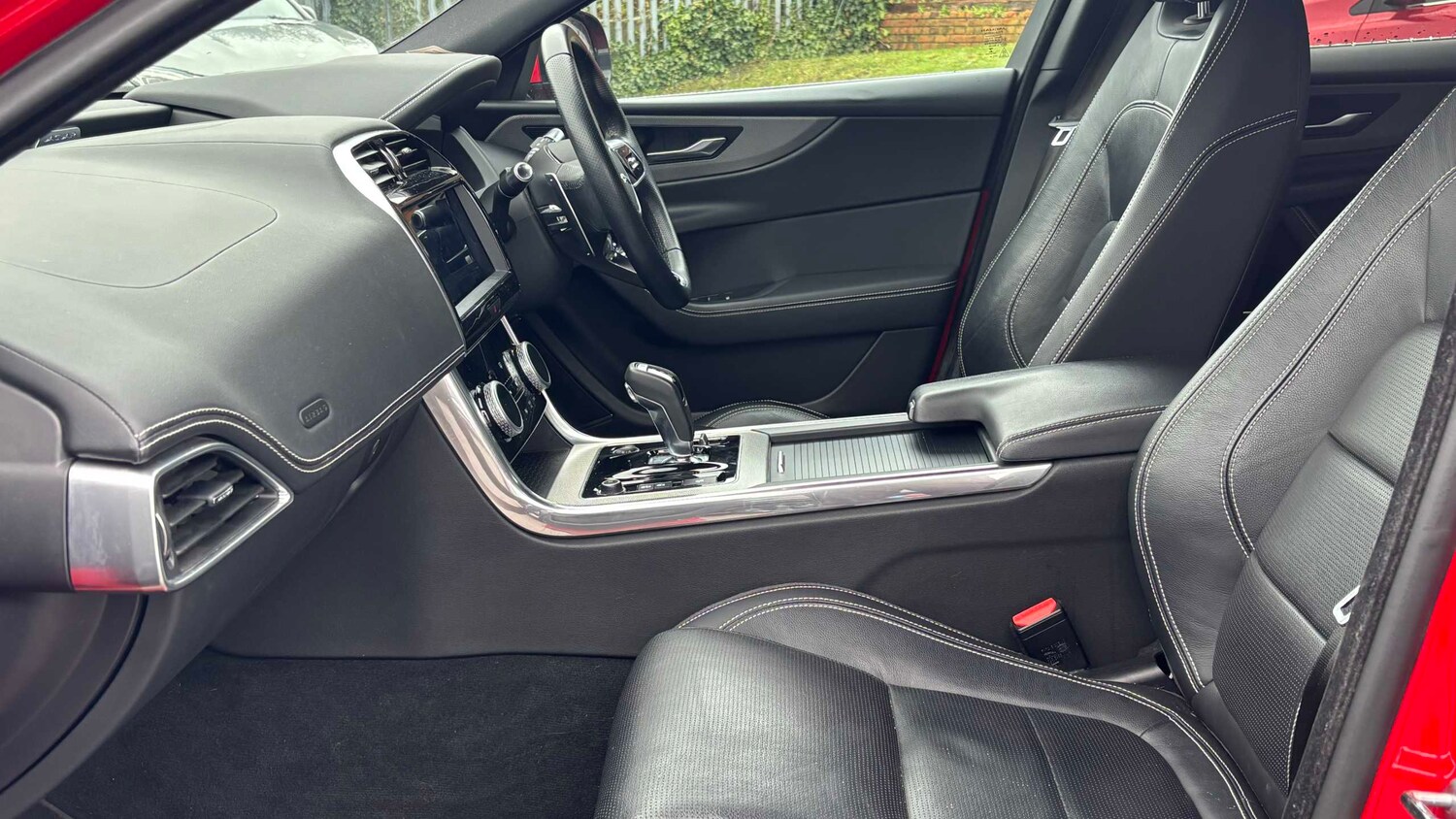 Used Jaguar XE 2019 for sale - 77333934: Photo 9