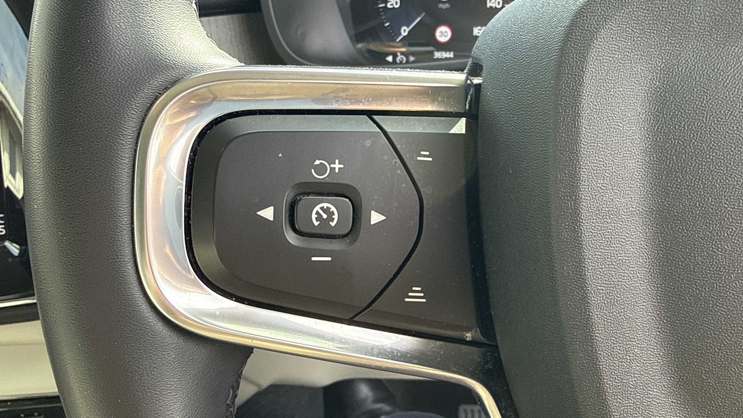 Used Volvo XC40 2022 for sale - 76401431: Photo 17