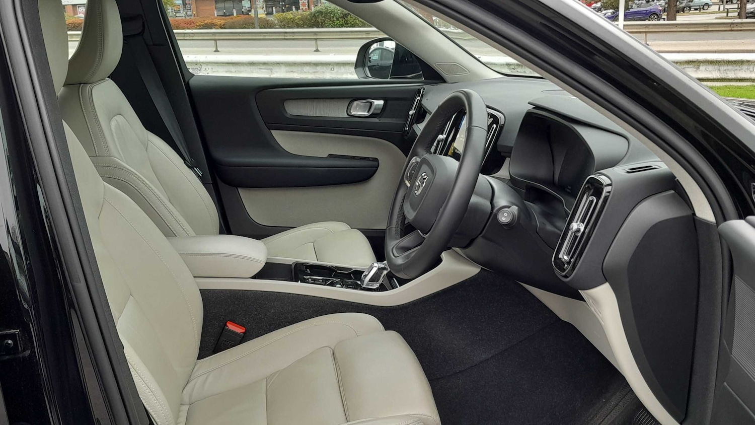 Used Volvo XC40 2022 for sale - 76401431: Photo 3