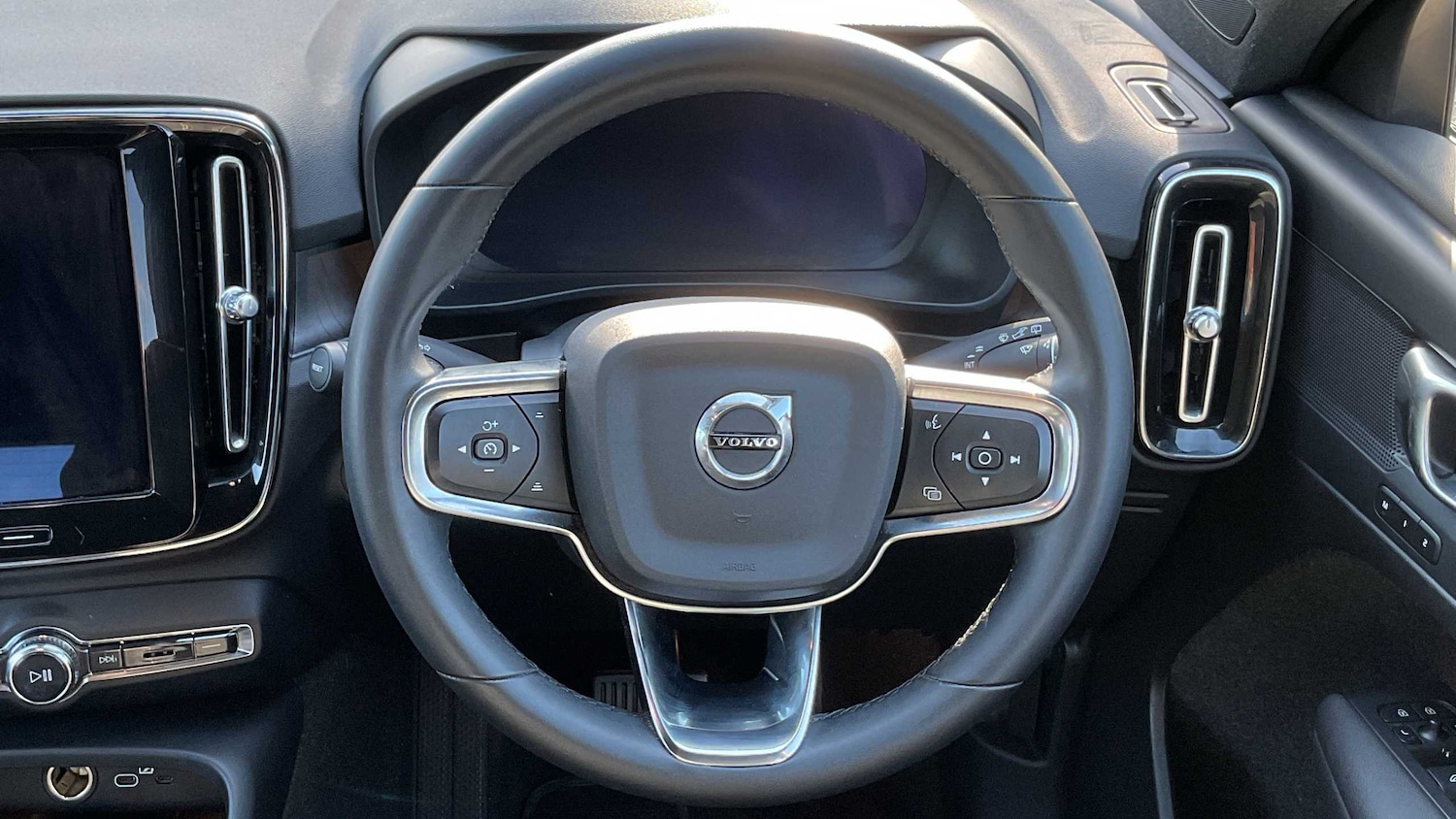 Used Volvo XC40 2022 for sale - 76401296: Photo 11