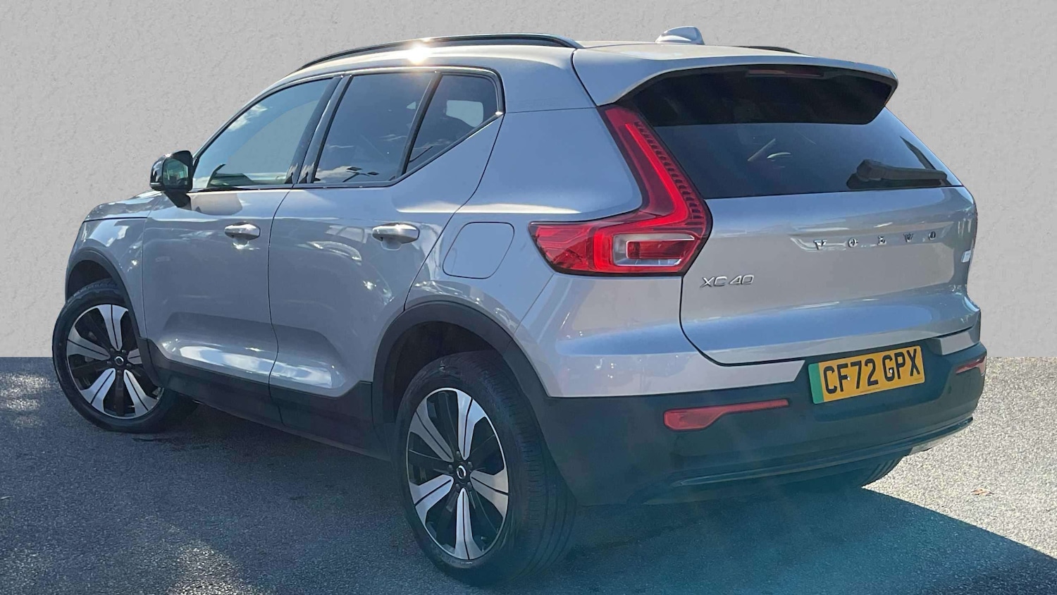 Used Volvo XC40 2022 for sale - 76401296: Photo 2