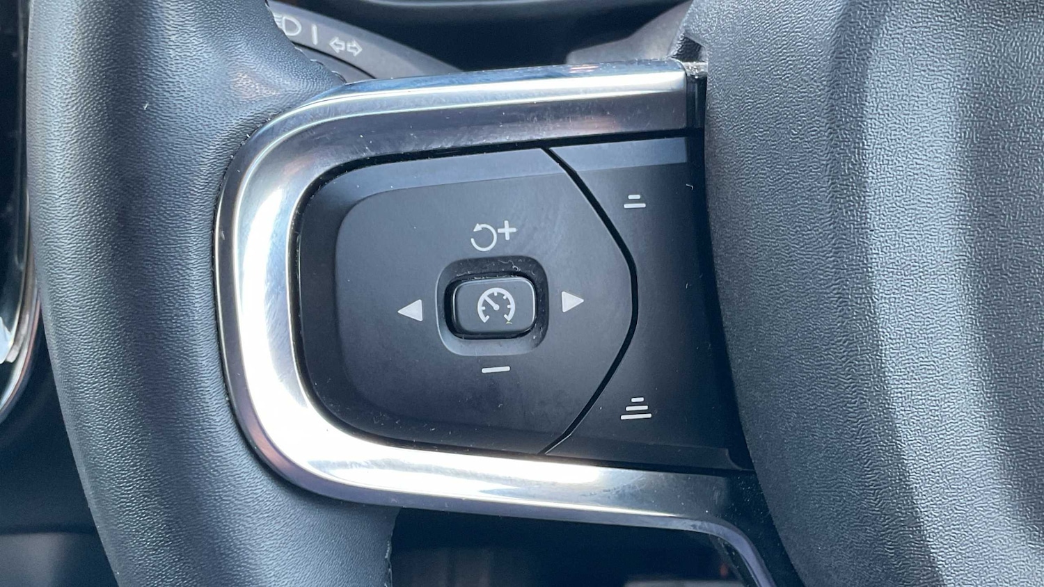 Used Volvo XC40 2022 for sale - 76401296: Photo 30