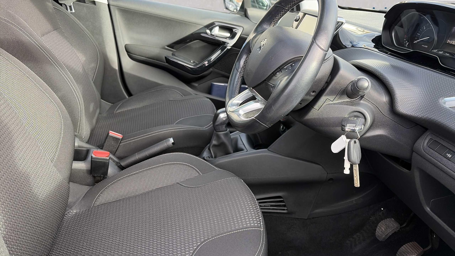 Used Peugeot 208 2018 for sale - 76576044: Photo 3