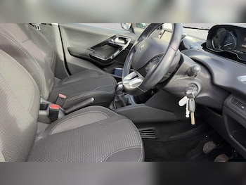 Used Peugeot 208 2018 for sale - 76576044: Photo