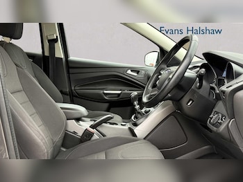 Used Ford Kuga 2016 for sale - 77429100: Photo