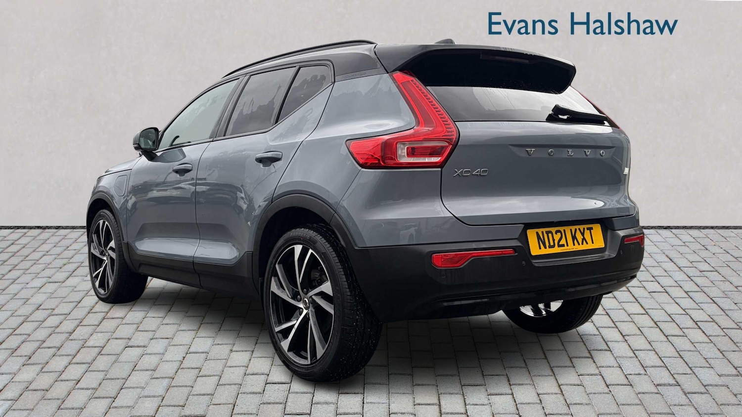 Used Volvo XC40 2021 for sale - 77308330: Photo 2