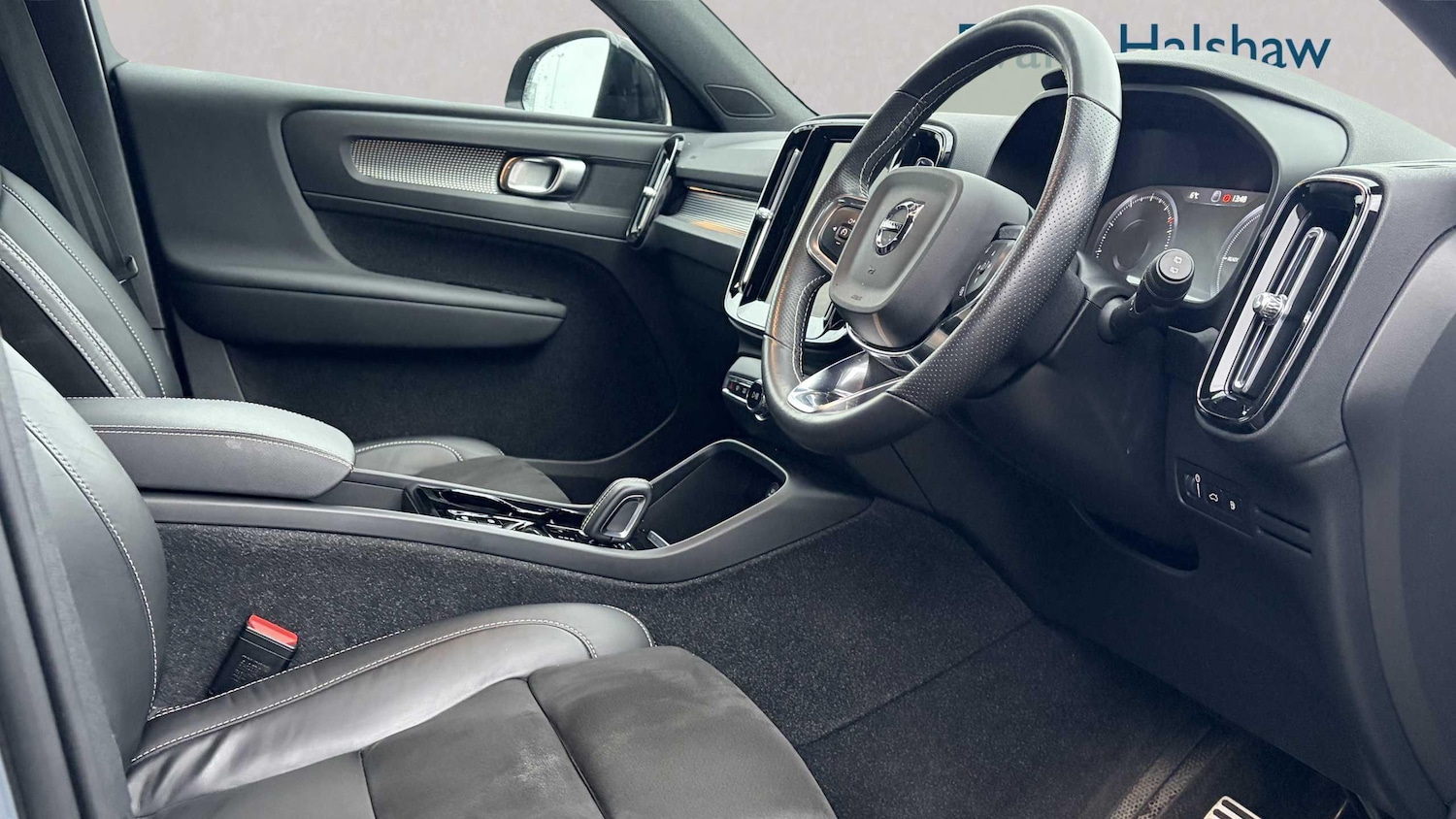 Used Volvo XC40 2021 for sale - 77308330: Photo 3