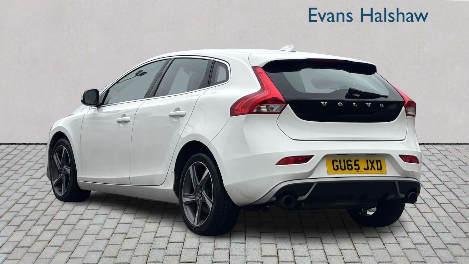 Used Volvo V40 2015 for sale - 78104944: Photo 2