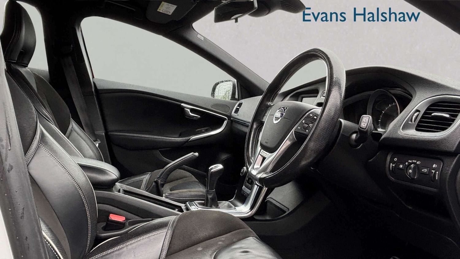 Used Volvo V40 2015 for sale - 78104944: Photo 3