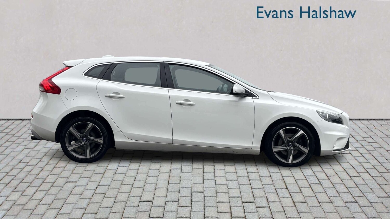 Used Volvo V40 2015 for sale - 78104944: Photo 6