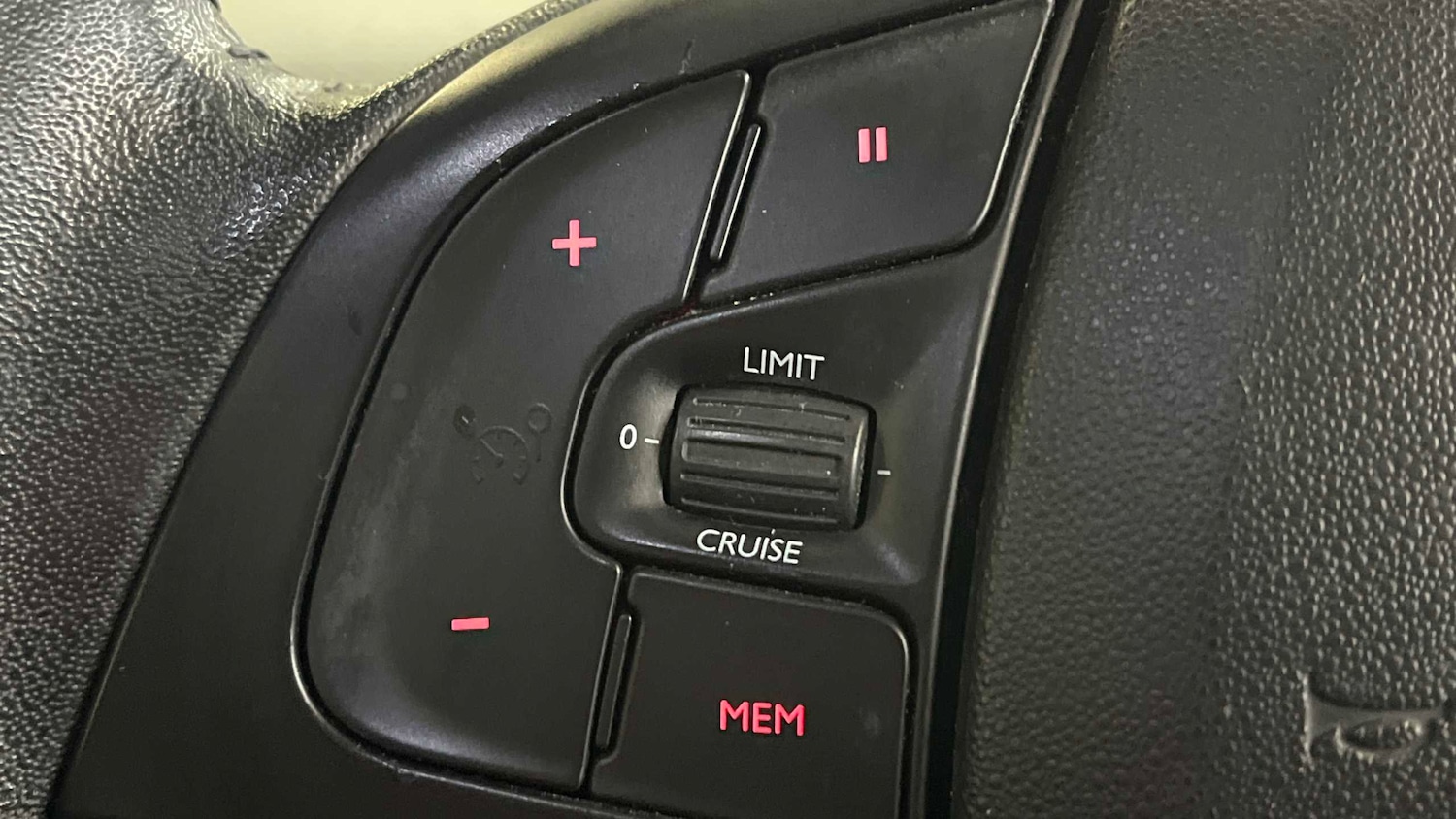 Used Citroen C4 Cactus 2017 for sale - 77726881: Photo 15