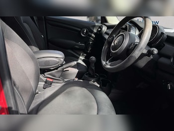 Used MINI Hatch 2019 for sale - 79523647: Photo