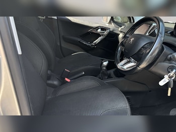 Used Peugeot 208 2017 for sale - 79183530: Photo