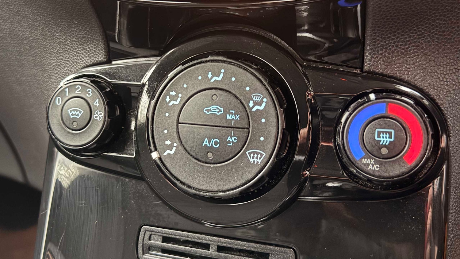 Used Ford Fiesta 2015 for sale - 76624582: Photo 14