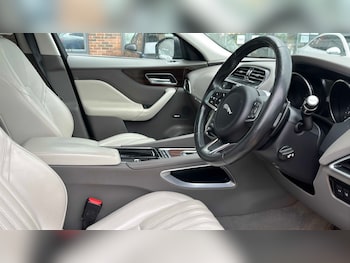 Used Jaguar F-Pace 2018 for sale - 77308394: Photo