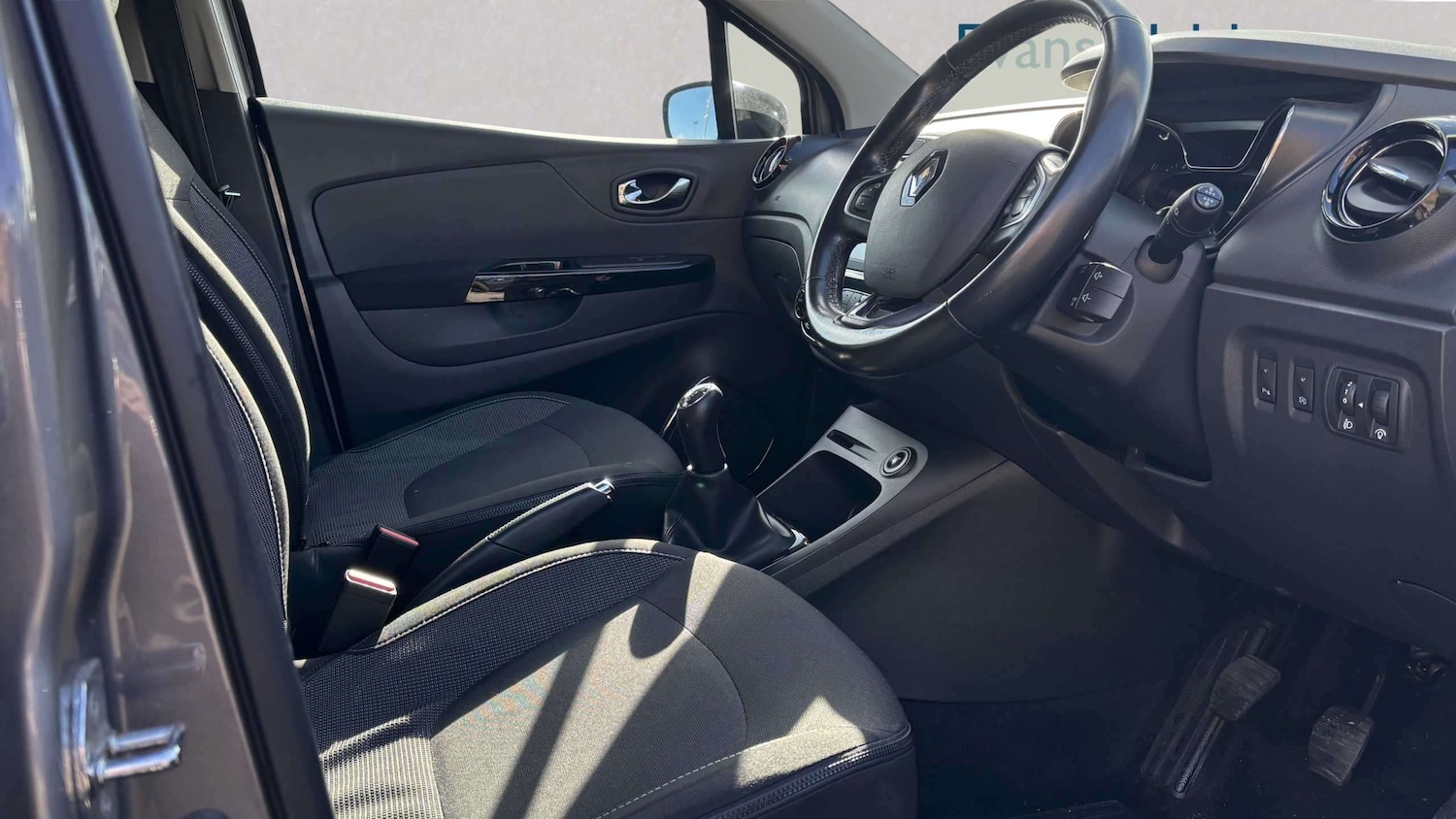 Used Renault Captur 2017 for sale - 77711204: Photo 3