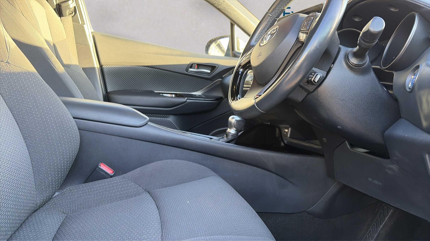 Used Toyota C-HR 2018 for sale - 77082997: Photo 3