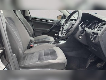 Used Volkswagen Golf 2015 for sale - 77443400: Photo