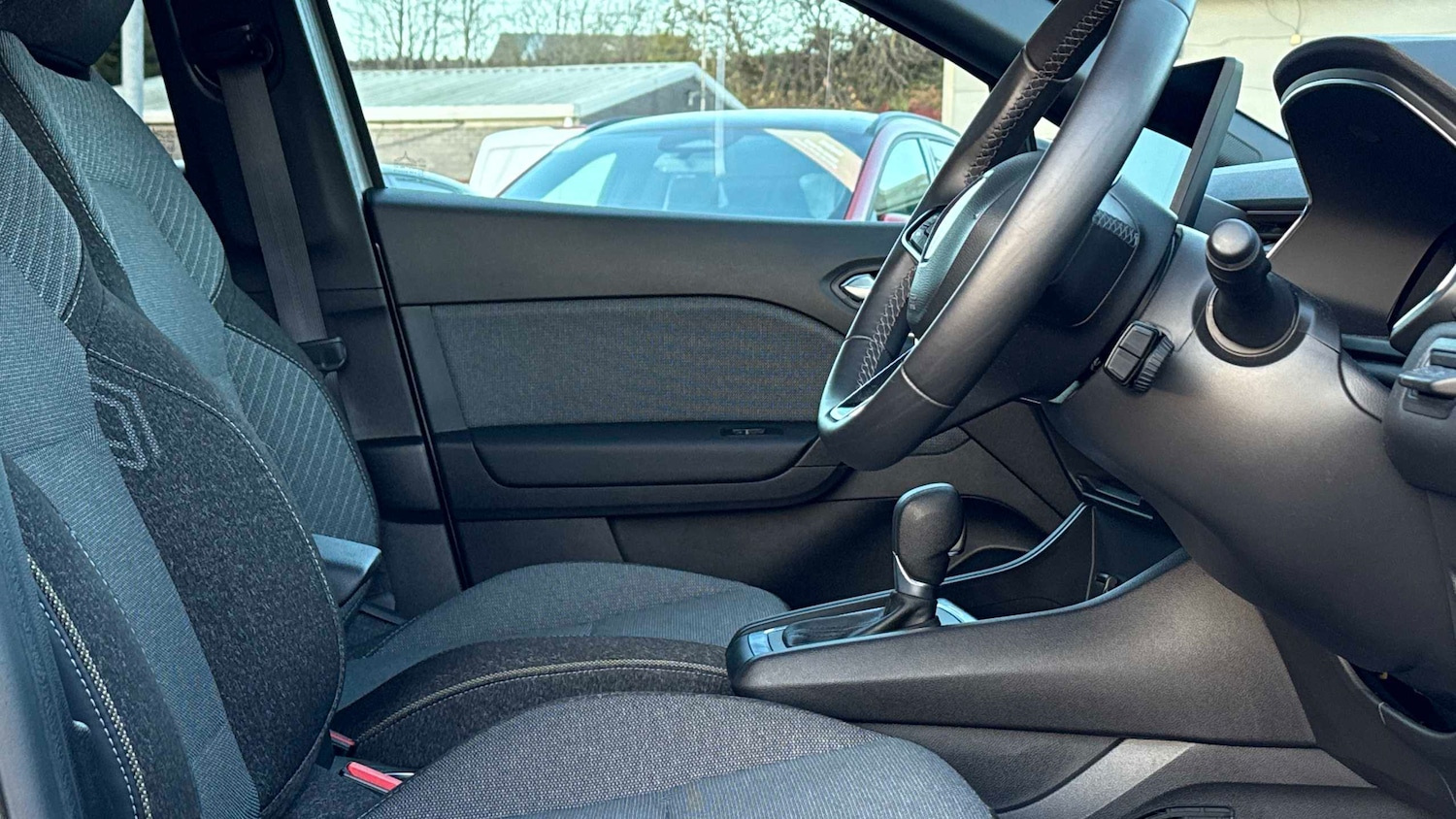 Used Renault Captur 2024 for sale - 76718097: Photo 3