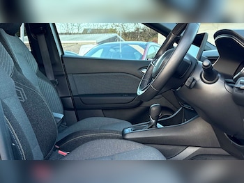 Used Renault Captur 2024 for sale - 76718097: Photo