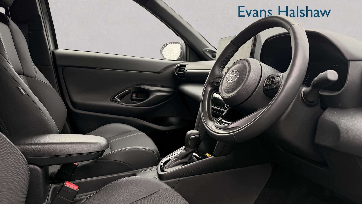 Used Toyota Yaris Cross 2024 for sale - 77686649: Photo 3