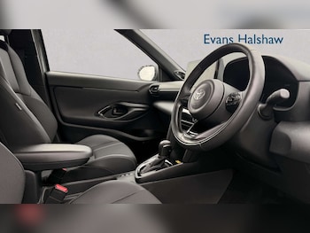 Used Toyota Yaris Cross 2024 for sale - 77686649: Photo