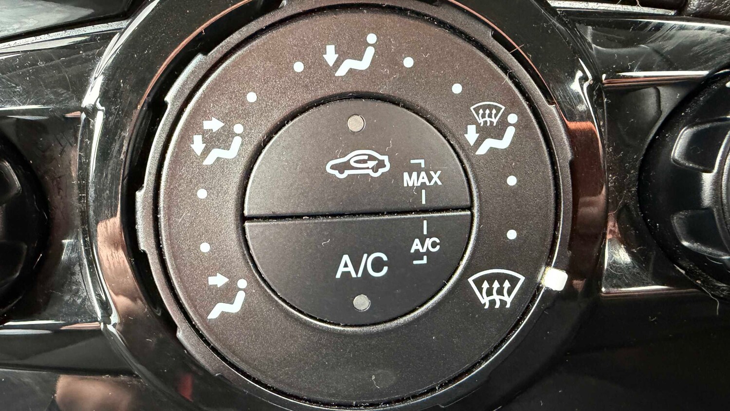 Used Ford Fiesta 2017 for sale - 77500352: Photo 17