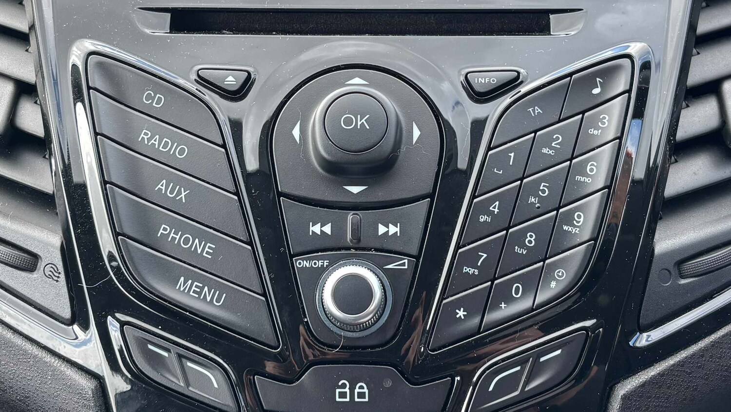 Used Ford Fiesta 2015 for sale - 77842409: Photo 15