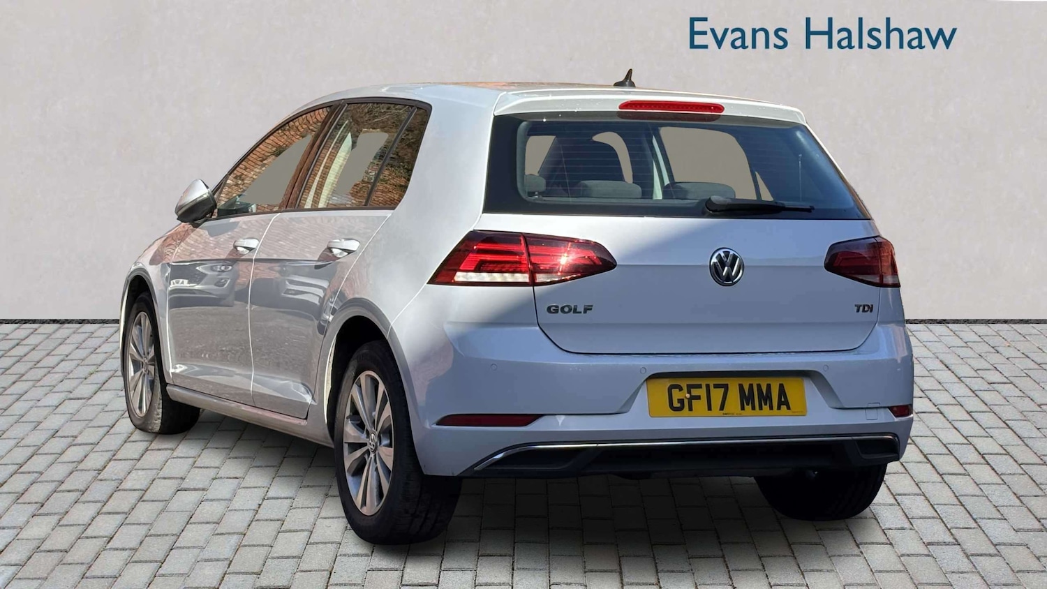 Used Volkswagen Golf 2017 for sale - 77894438: Photo 2