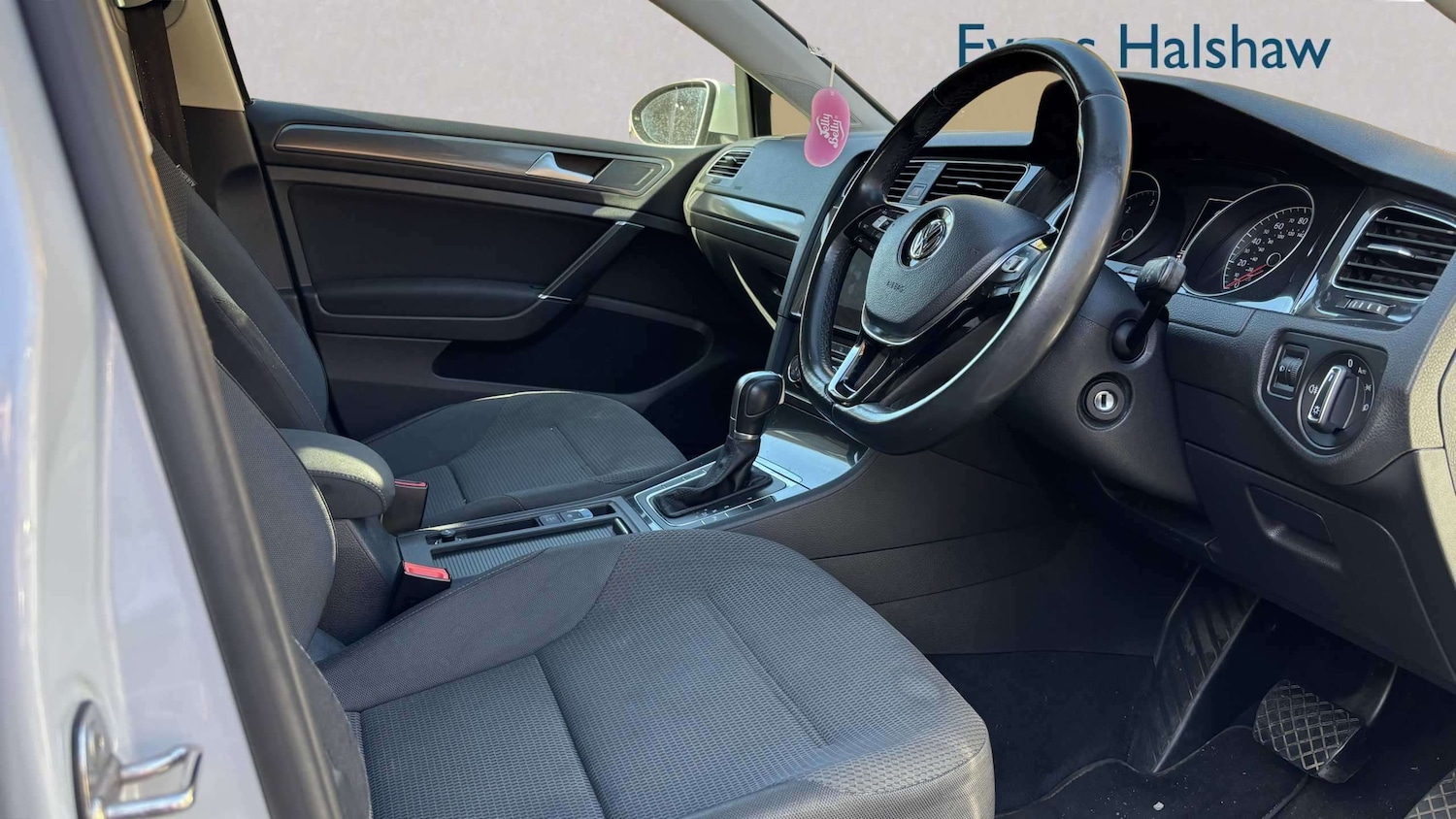 Used Volkswagen Golf 2017 for sale - 77894438: Photo 3