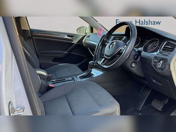 Used Volkswagen Golf 2017 for sale - 77894438: Photo