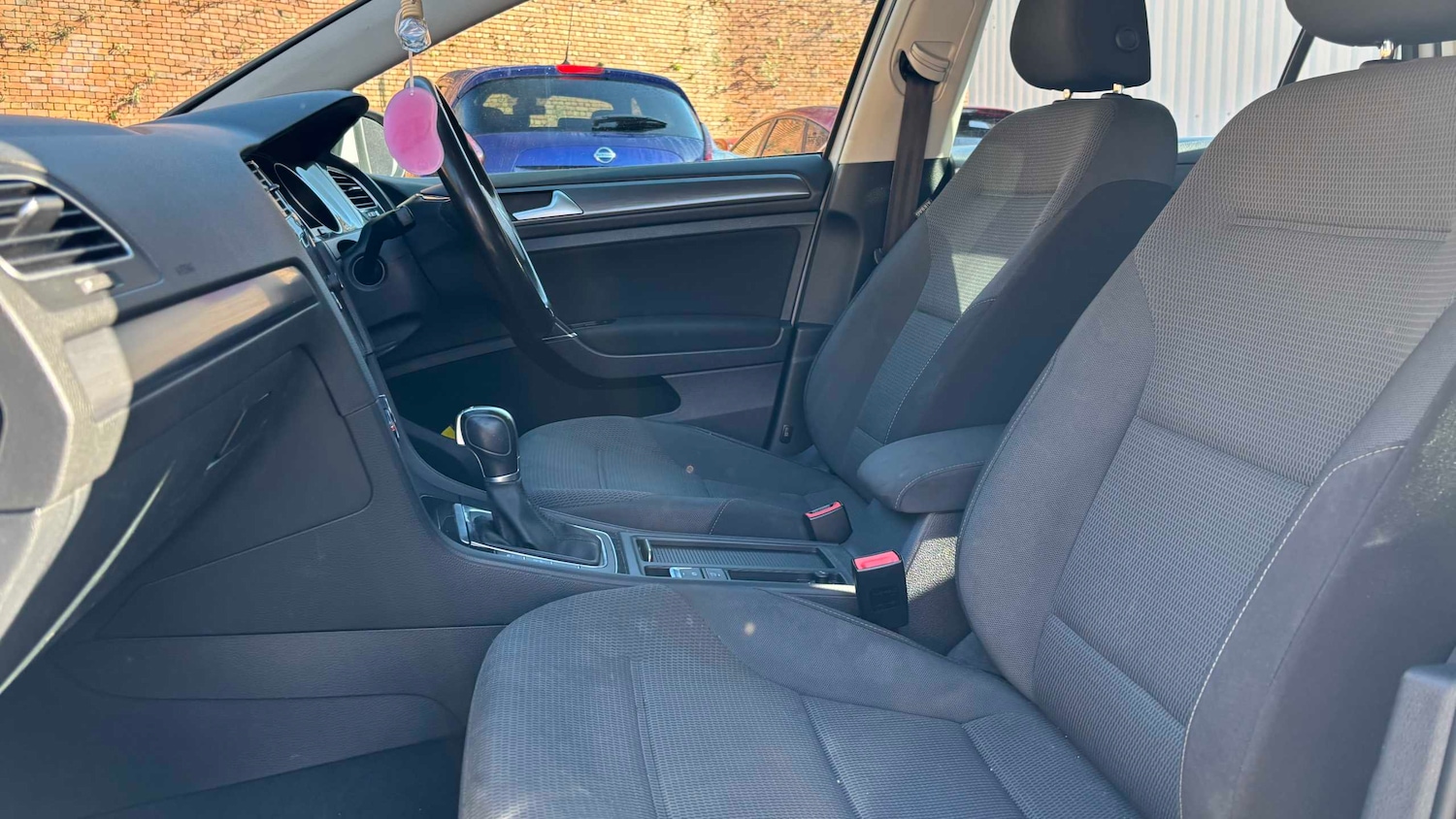 Used Volkswagen Golf 2017 for sale - 77894438: Photo 8