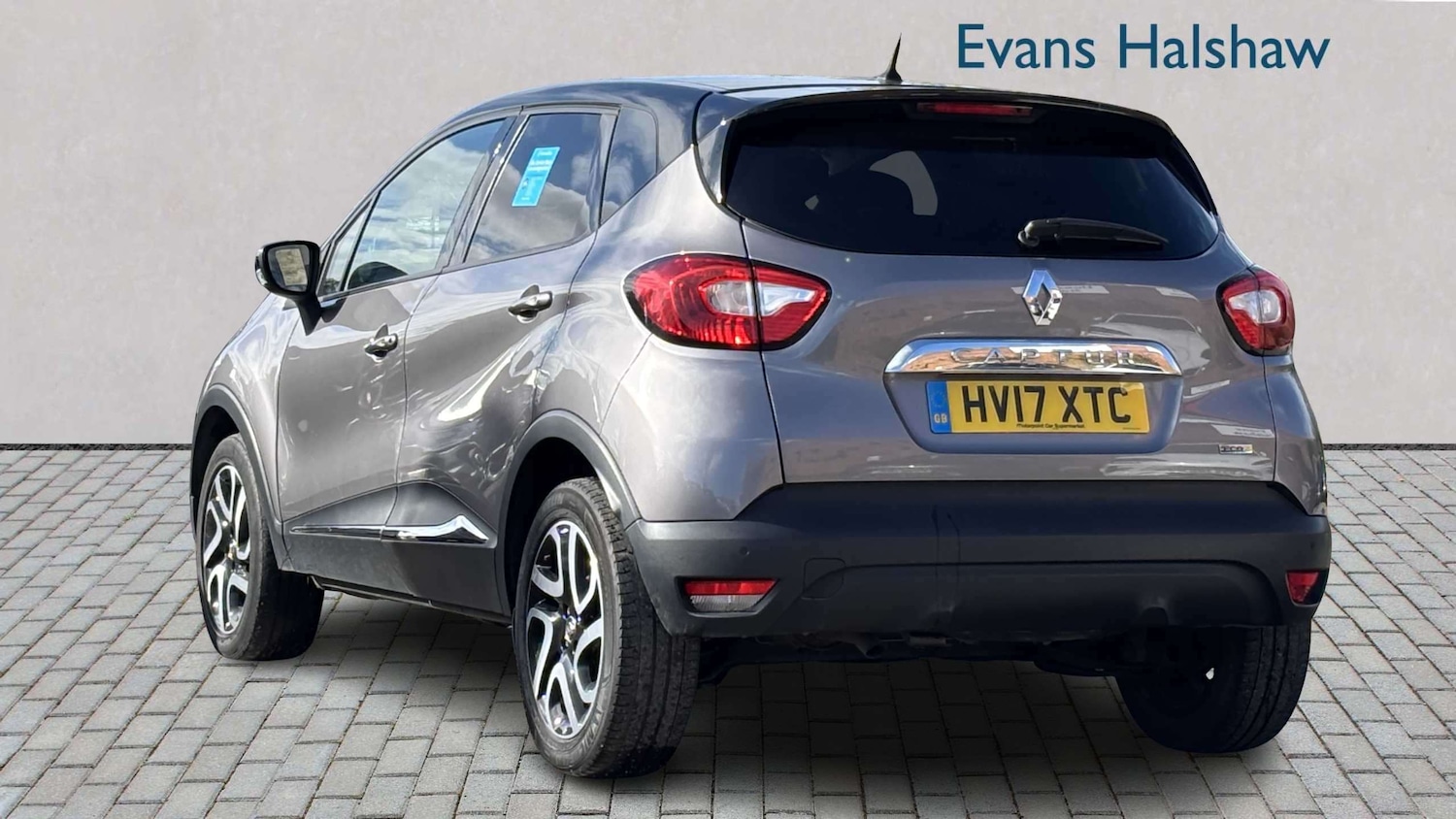Used Renault Captur for sale - 77979449: Photo 2