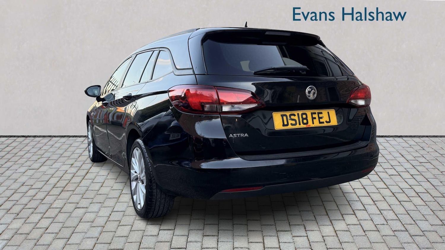 Used Vauxhall Astra 2018 for sale - 77244972: Photo 2