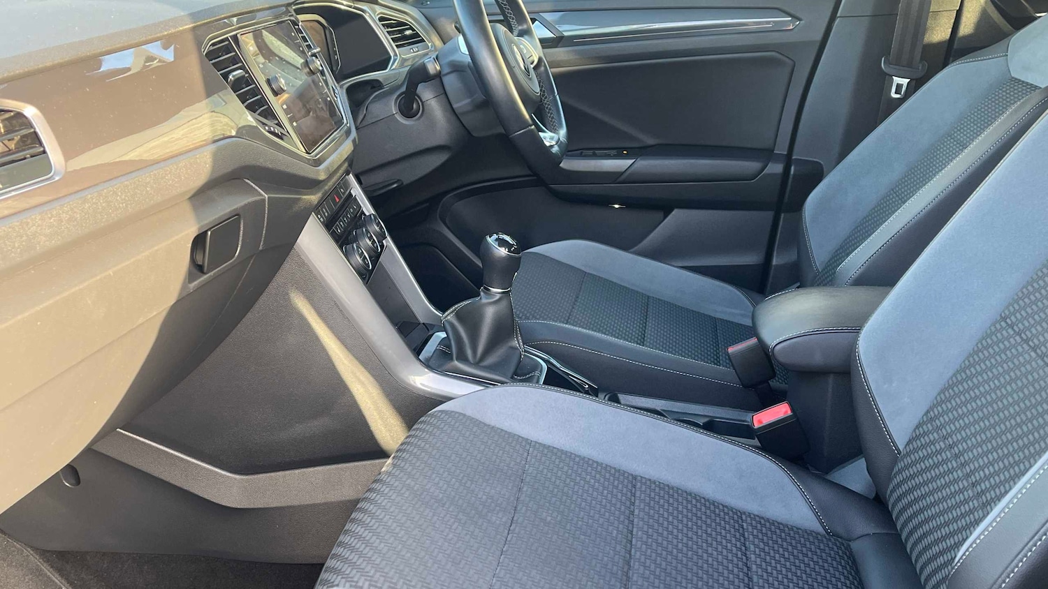 Used Volkswagen T-Roc 2022 for sale - 77011029: Photo 9