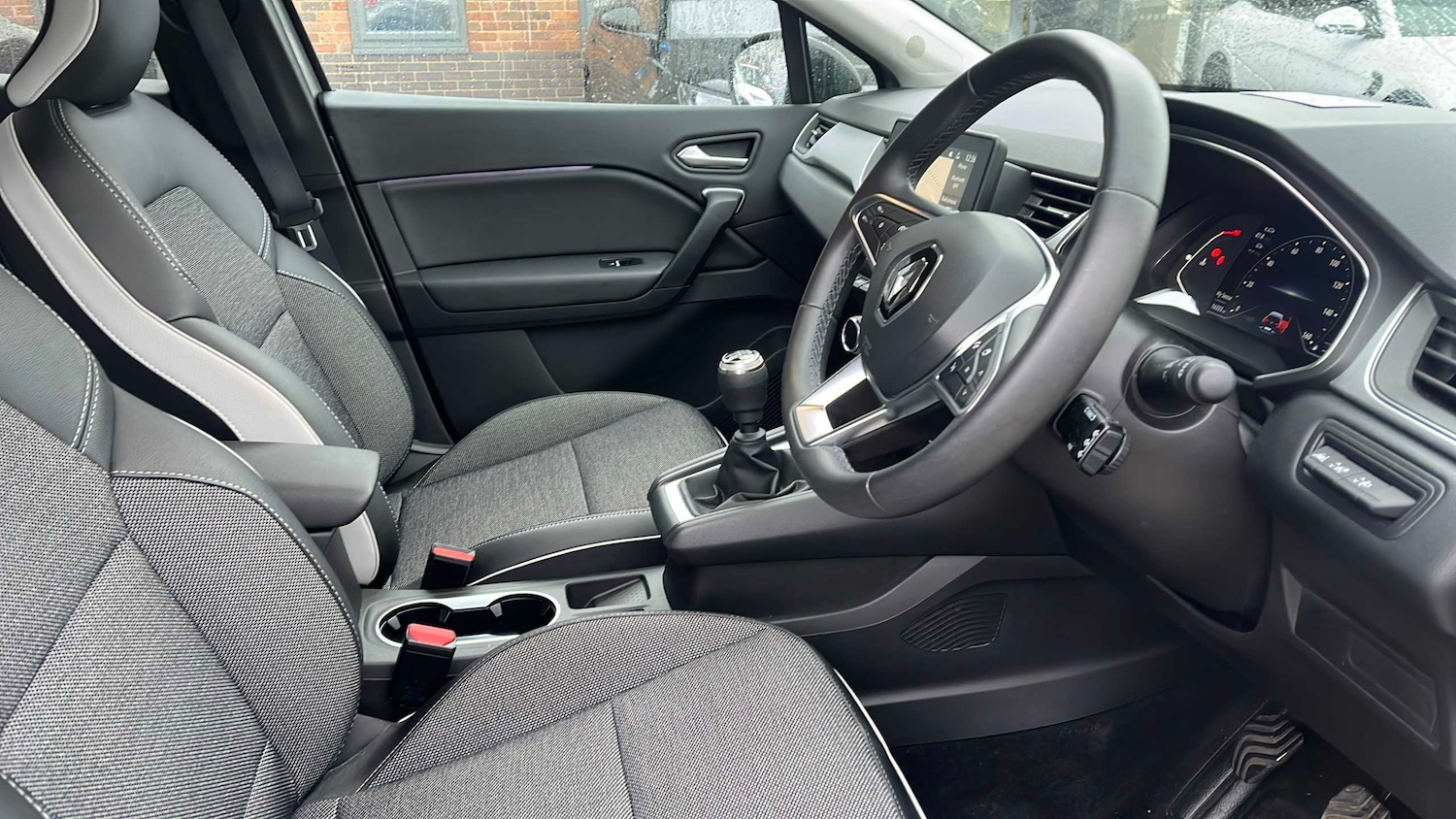 Used Renault Captur for sale - 77308547: Photo 3