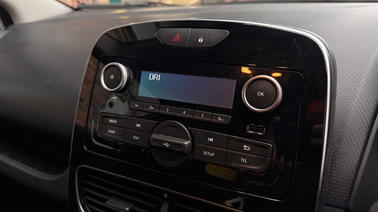 Used Renault Clio 2018 for sale - 77044093: Photo 17