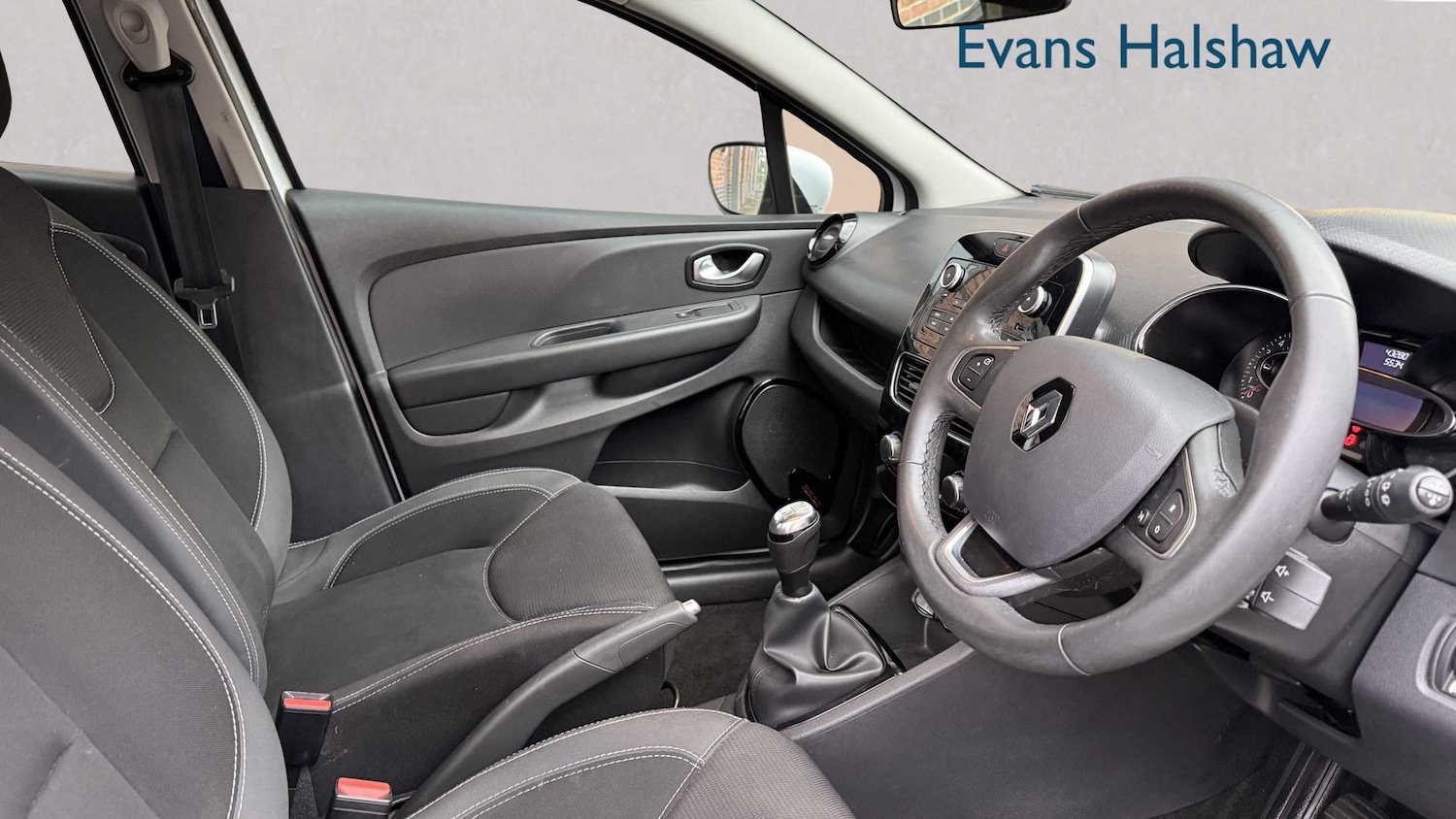 Used Renault Clio 2018 for sale - 77044093: Photo 4