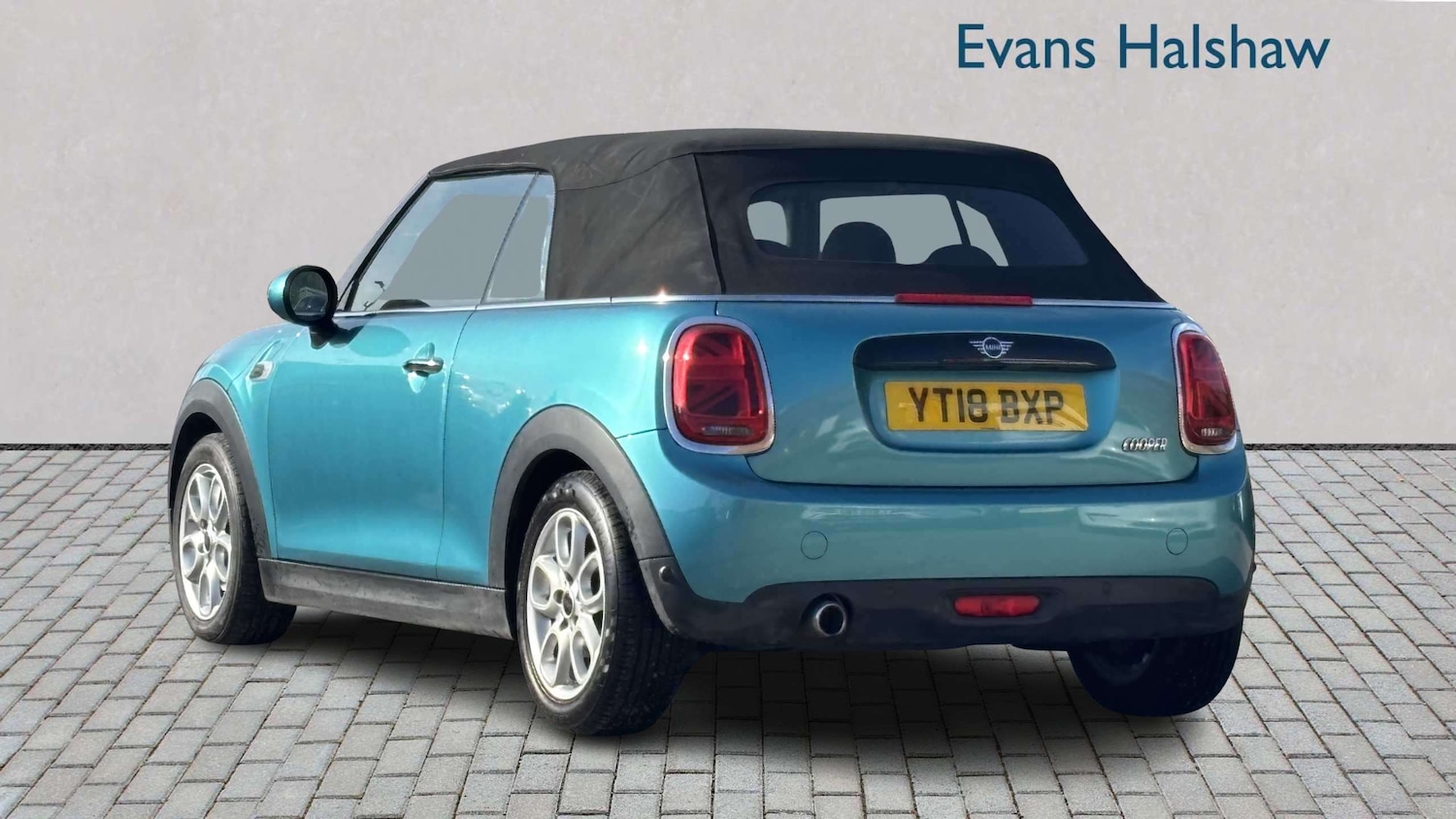 Used MINI Convertible 2018 for sale - 77674679: Photo 2